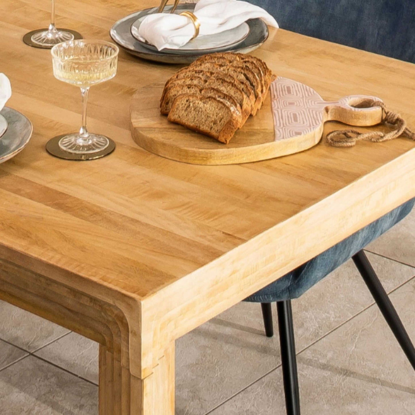 Berlin 6 Seater Dining Table Mango Wood close view
