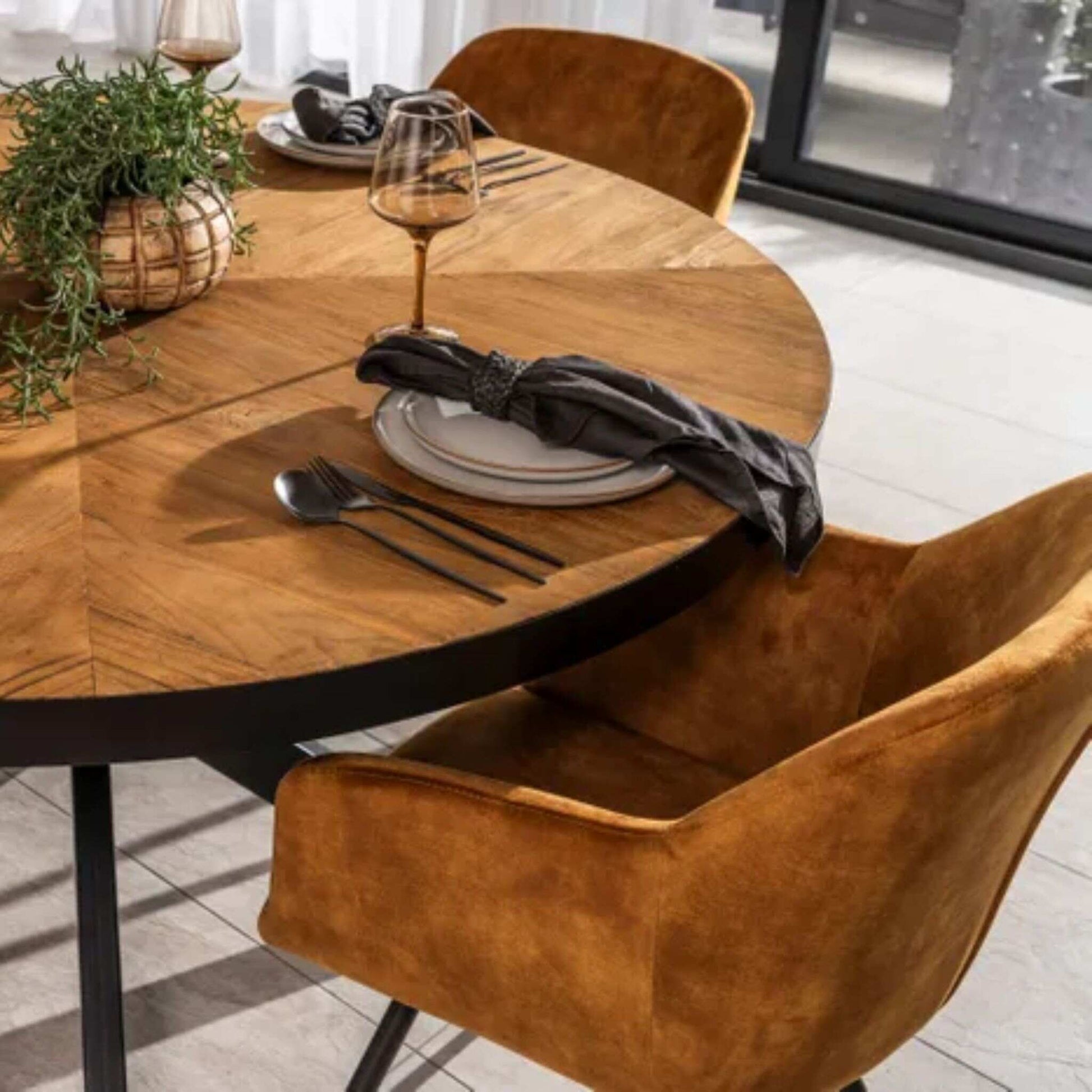 Cognac 4-6 Seater Round Dining Table Teak Parquet with Verona Dining Chair Gold close